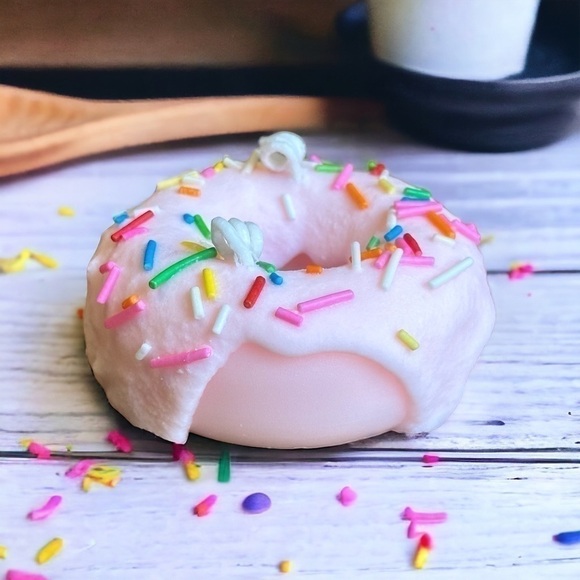 ⚠️SALE Candle // Handmade Pink Glaze Donut Shaped Soy Wax Candle SEND OFFERS - Picture 4 of 4